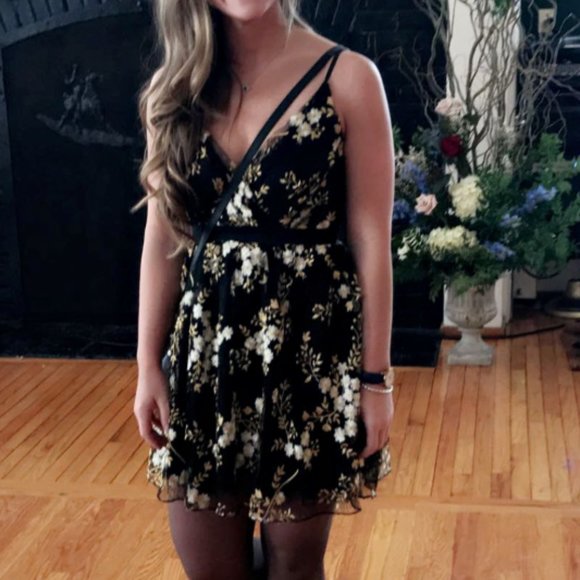 EXPRESS Flower Embroidered Fit & Flare Dress - Picture 4 of 5